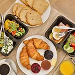Riverside Premium Class - By Upstairs