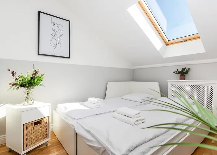 Riverside Premium Class - By Upstairs