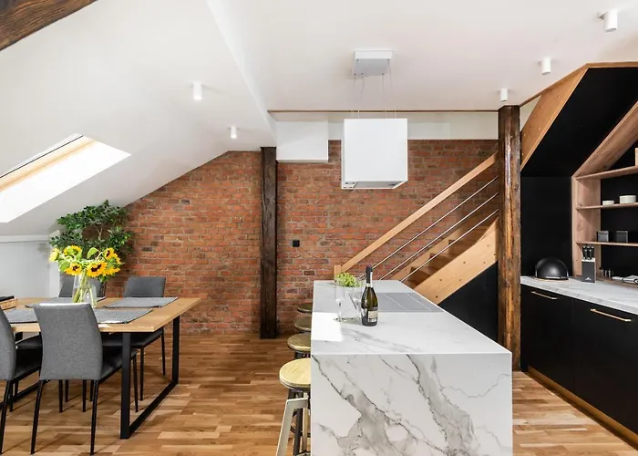 Riverside Premium Class - By Upstairs