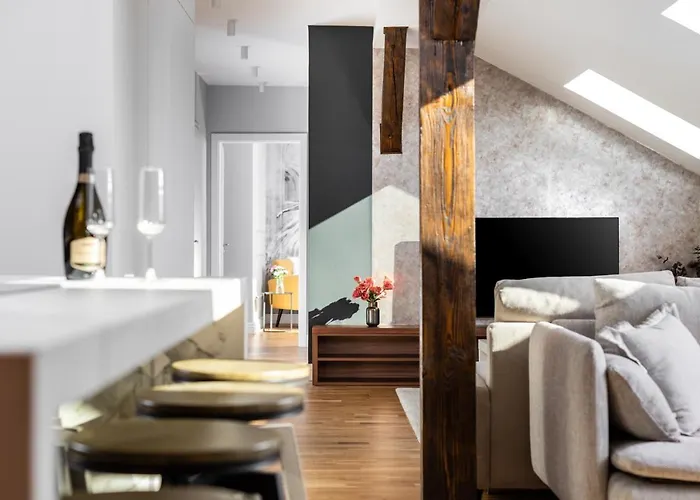 Riverside Premium Class - By Upstairs