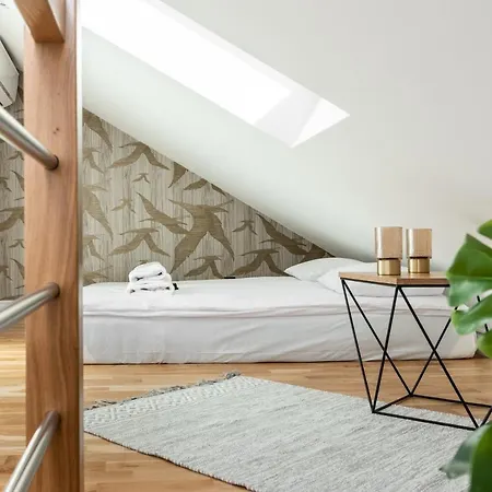 Riverside Premium Class - By Upstairs *