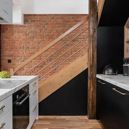 Riverside Premium Class - By Upstairs