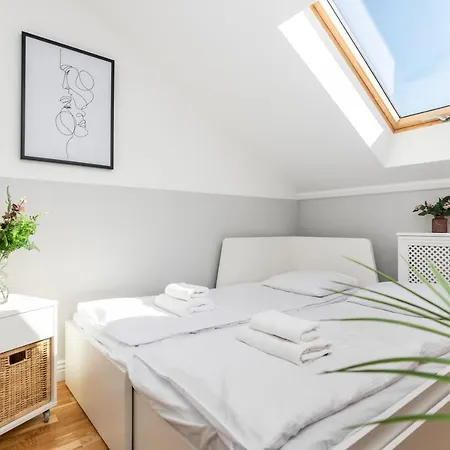 Riverside Premium Class - By Upstairs