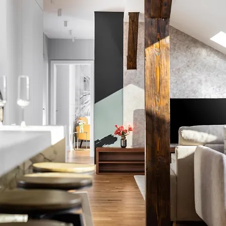 Riverside Premium Class - By Upstairs