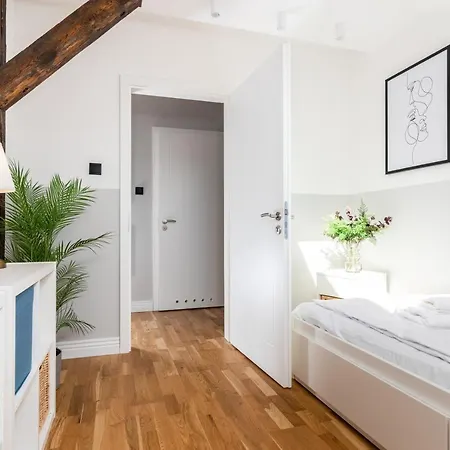 Riverside Premium Class - By Upstairs *