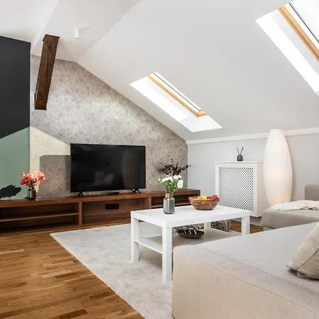 Riverside Premium Class - By Upstairs Apartment *