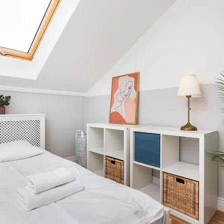 Riverside Premium Class - By Upstairs Apartment *