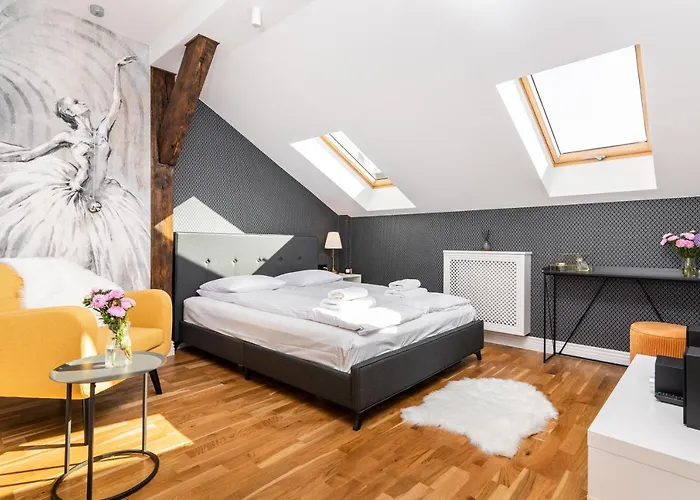 Riverside Premium Class - By Upstairs Apartment *