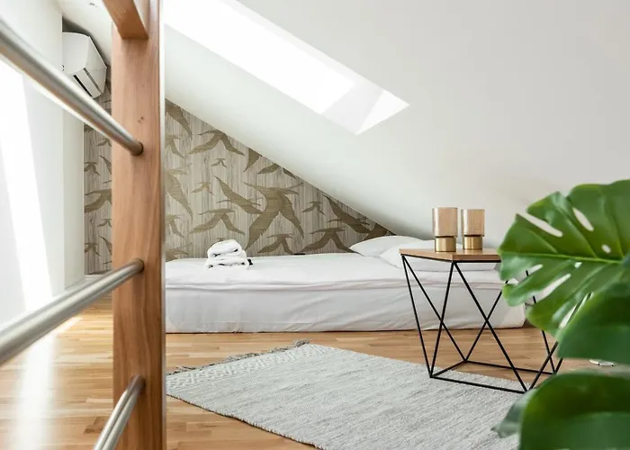 Riverside Premium Class - By Upstairs *