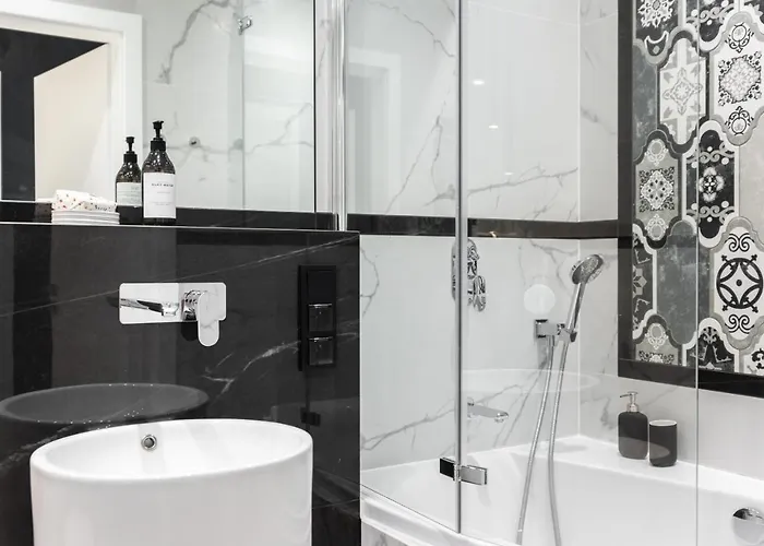 Riverside Premium Class - By Upstairs *