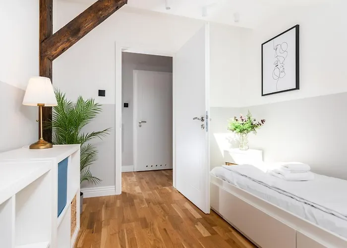 Riverside Premium Class - By Upstairs *